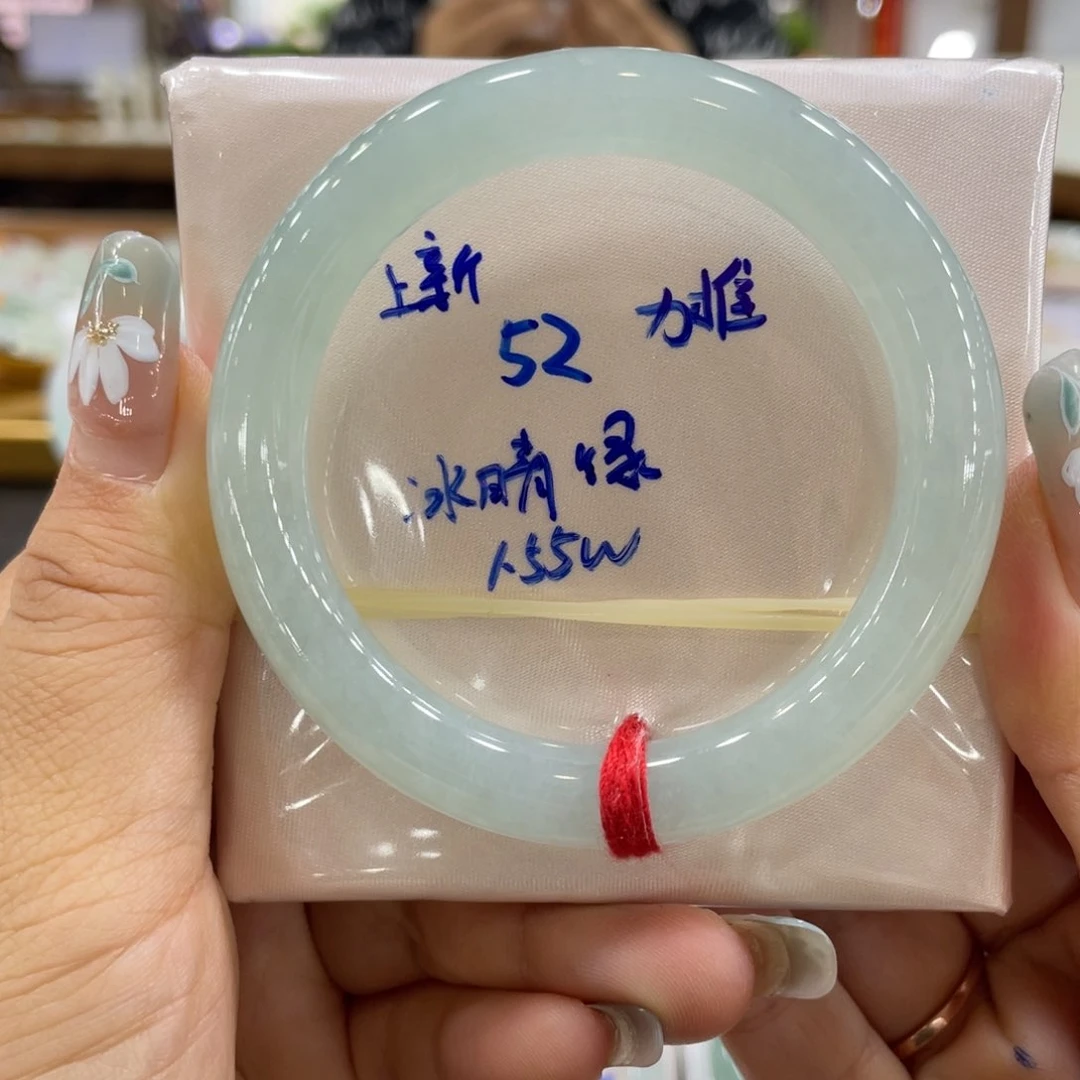 翡翠手镯未镶嵌翡翠