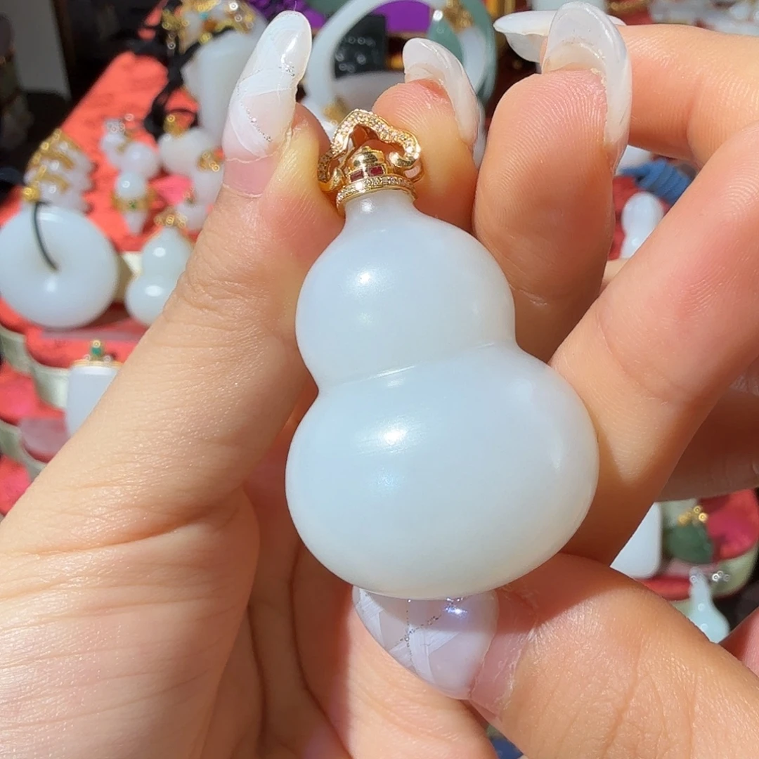 和田玉18K金镶嵌颈饰