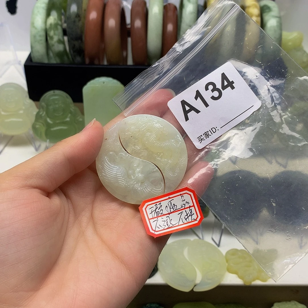 蛇纹石玉颈饰合金