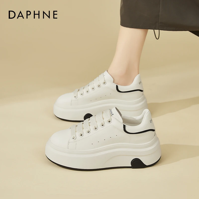 达芙妮春季新款百搭松糕休闲板鞋女鞋2025韩系透气软底增高小白鞋