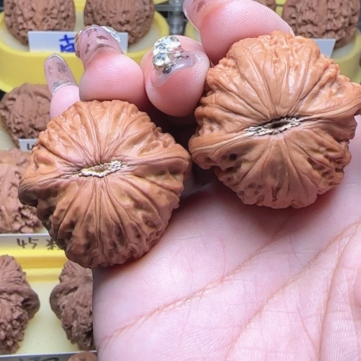 一***了吊坠桃核弯弯核桃铁锤妹妹