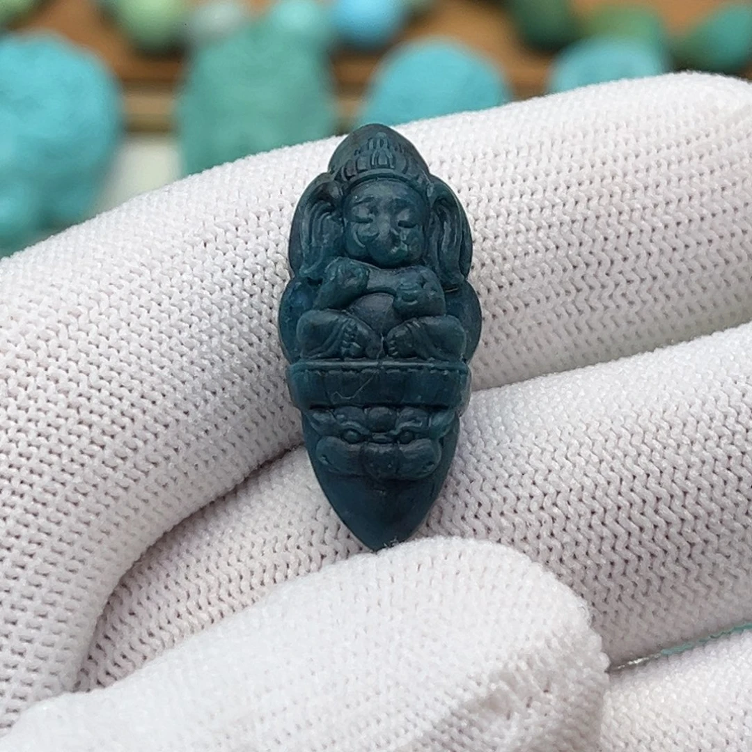 绿松石未镶嵌颈饰