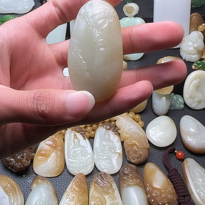 和田玉未镶嵌颈饰