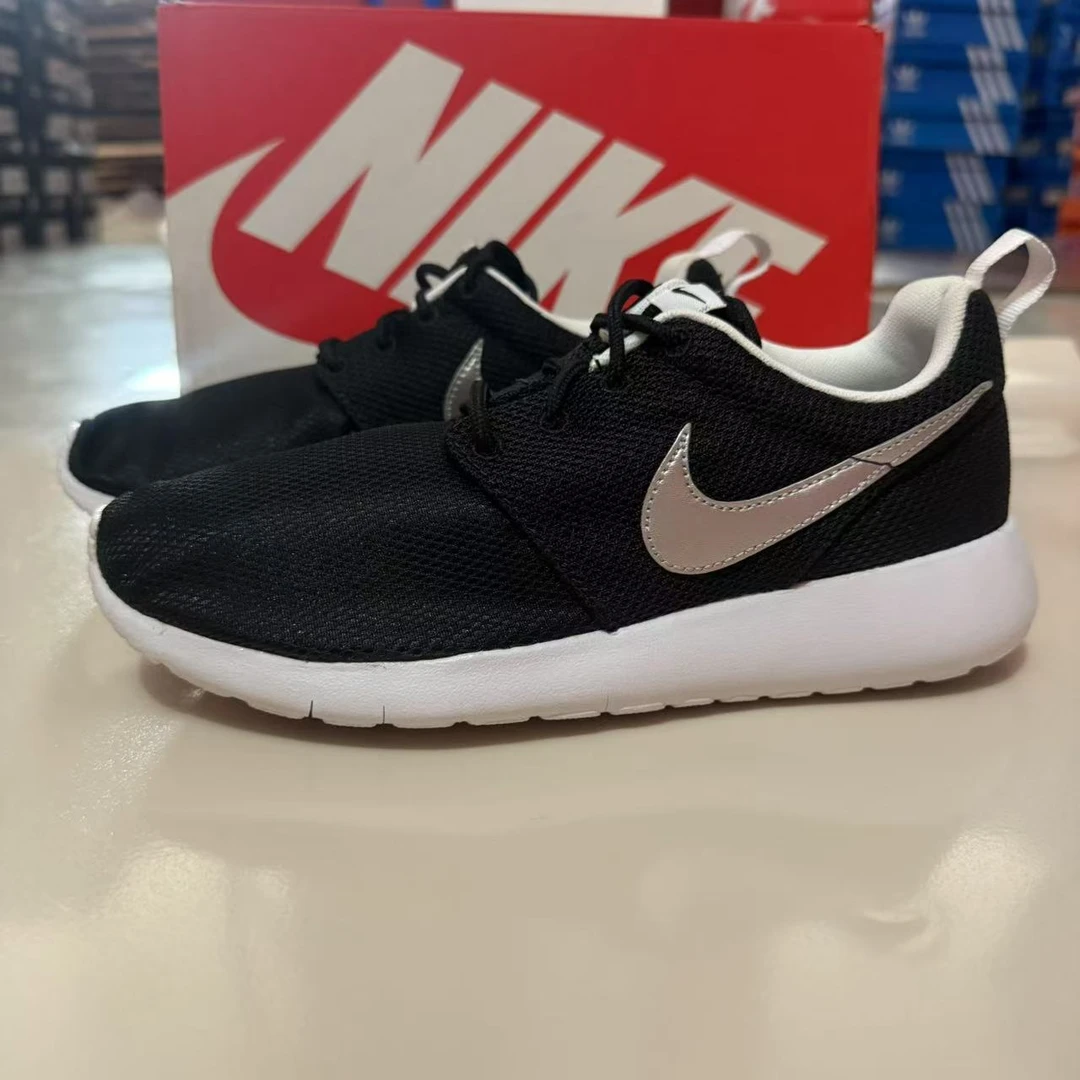 （B类瑕疵）Nike  耐克黑白银钩女运动休闲跑步鞋599728-021