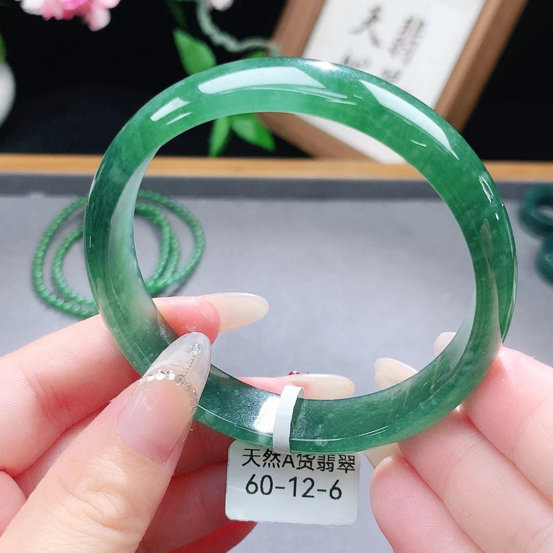 翡翠手镯（圆镯）未镶嵌