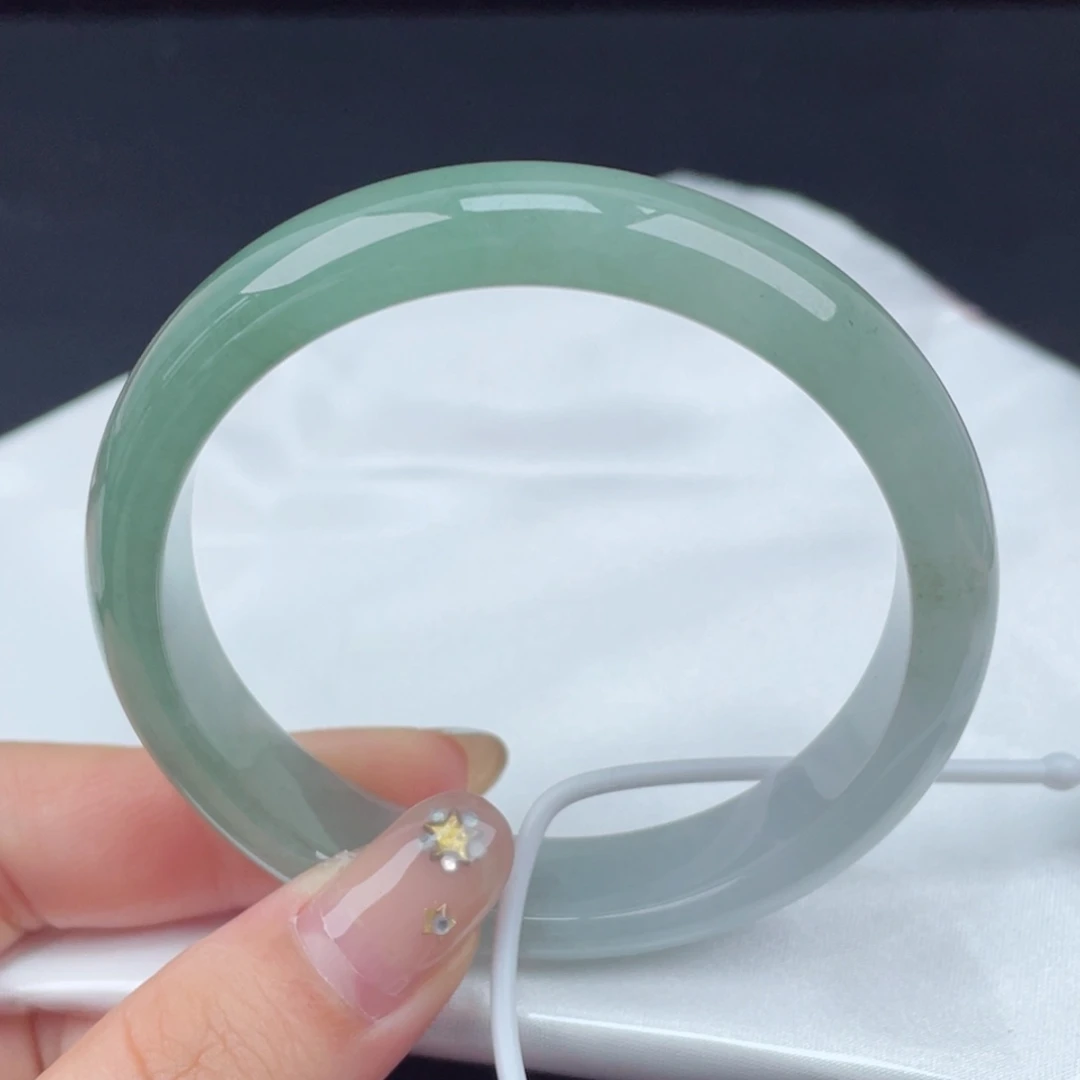 翡翠手镯未镶嵌58圈口