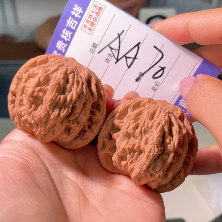 核桃把件46左右堂上虎球虎粗楞油蜡皮
