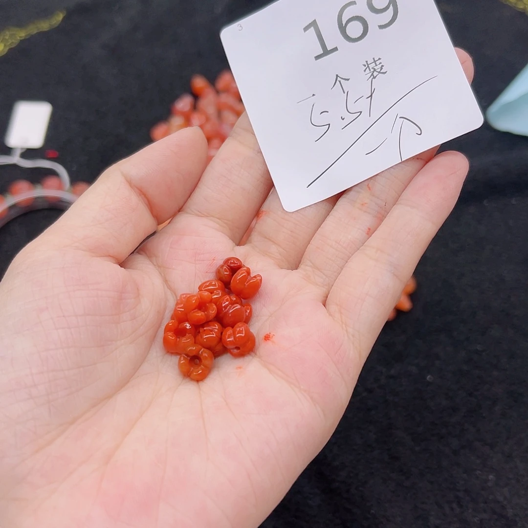 南红玛瑙未镶嵌珠宝半成品169 。