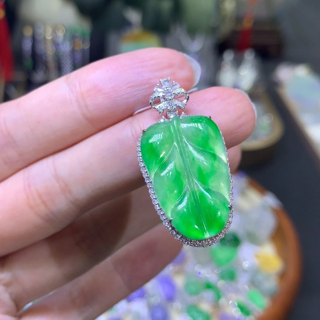 翡翠18K金镶嵌颈饰翡翠吊坠项链