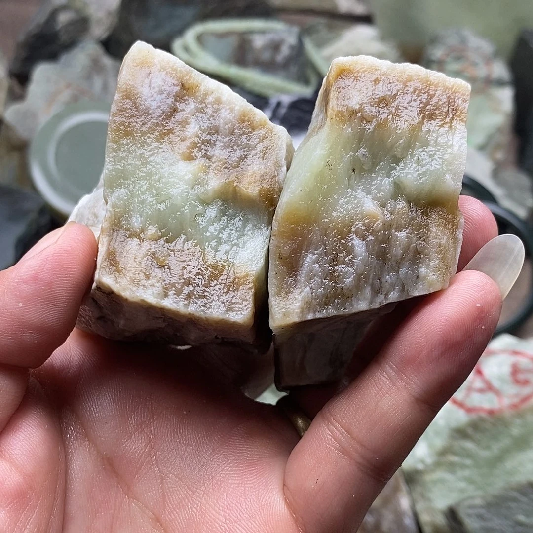 和田玉（糖玉）未镶嵌珠宝奇石