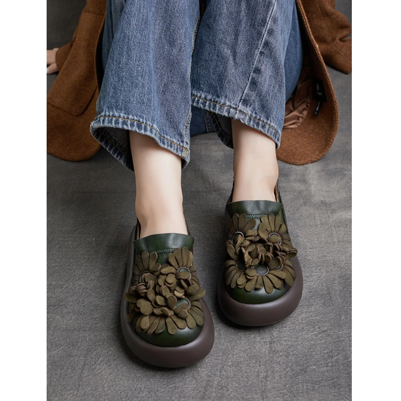 2025秋季新款民族风圆头复古手工花朵一脚蹬女鞋套脚厚底坡跟单鞋