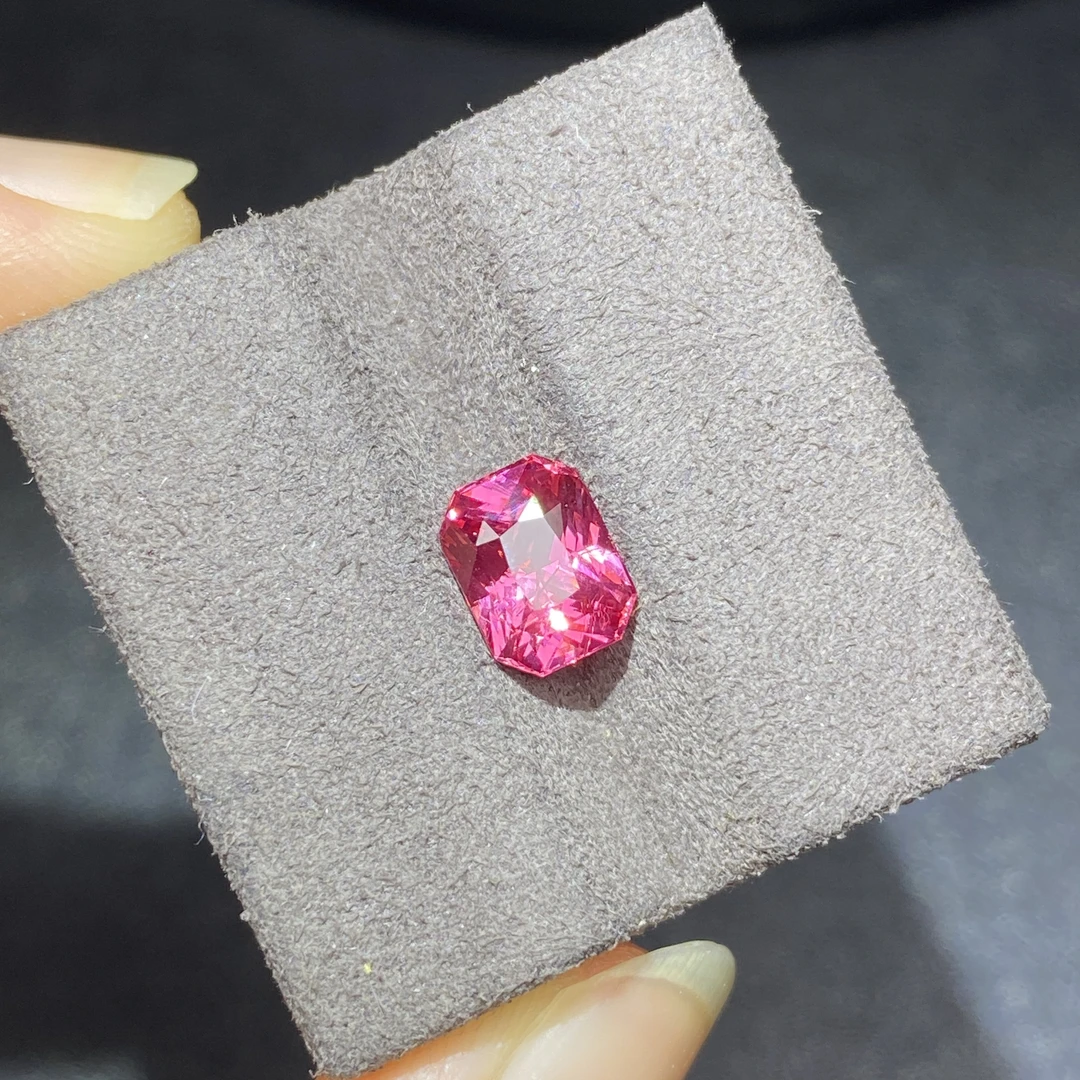 25M045 马亨盖尖晶宝石 2.06克拉