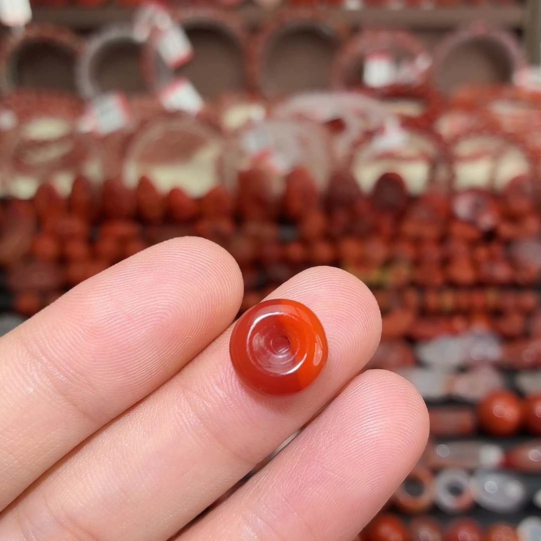 南红玛瑙未镶嵌颈饰平安扣