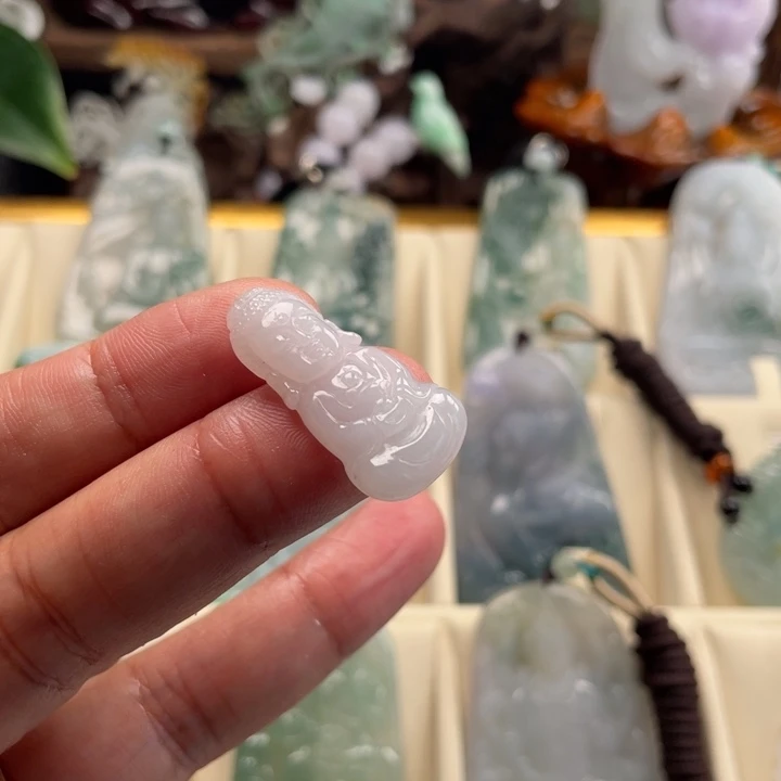 翡翠未镶嵌颈饰玉