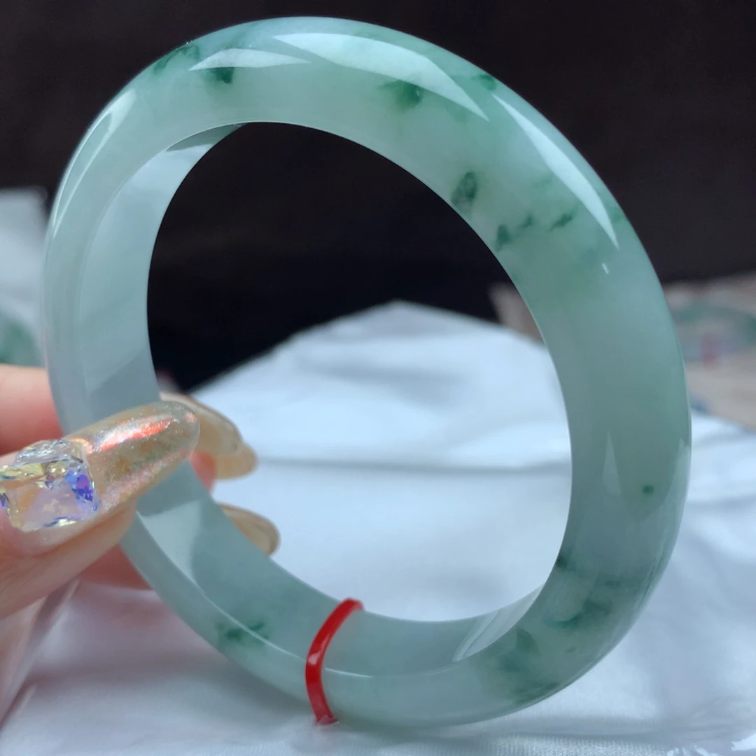 翡翠手镯未镶嵌彩****》89121，