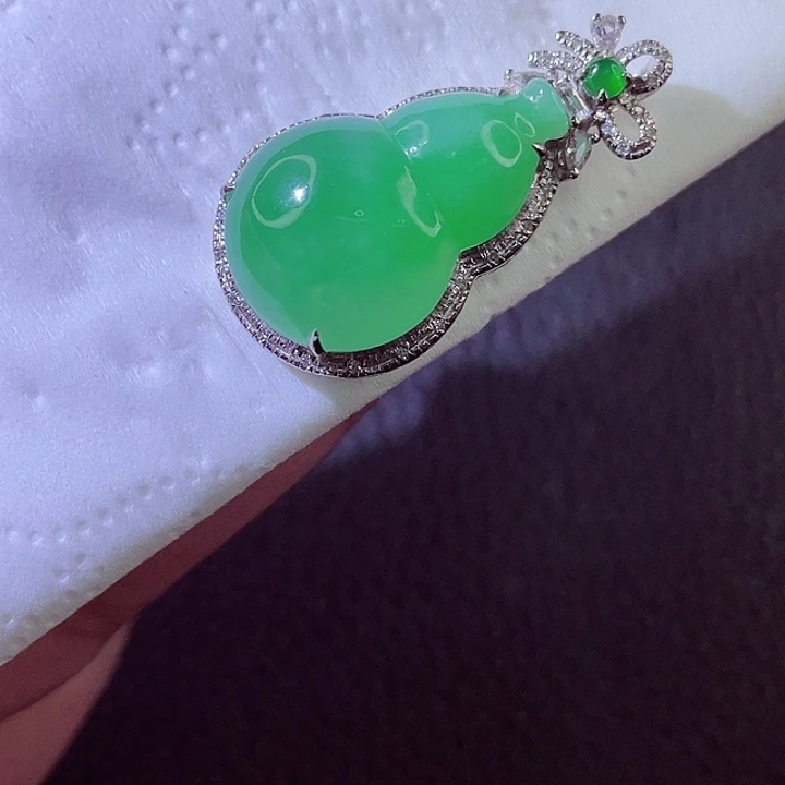 翡翠18K金镶嵌颈饰翡翠