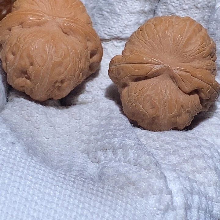 文玩核桃把件恋**风平谷元宝