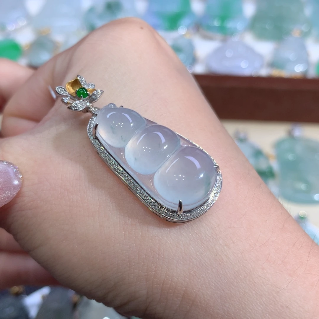 吊坠(不含链)18K金镶嵌翡翠福豆