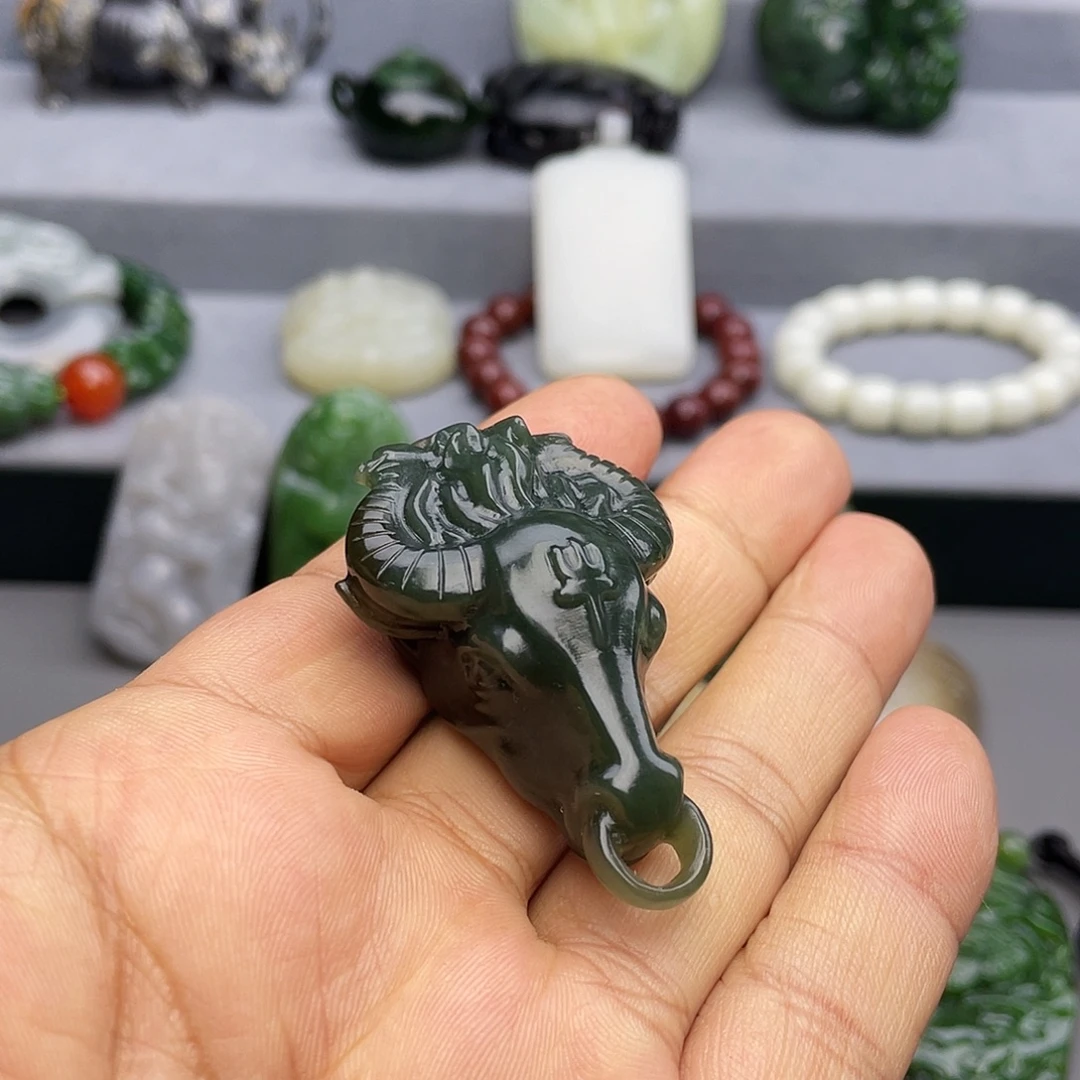 和田玉未镶嵌颈饰