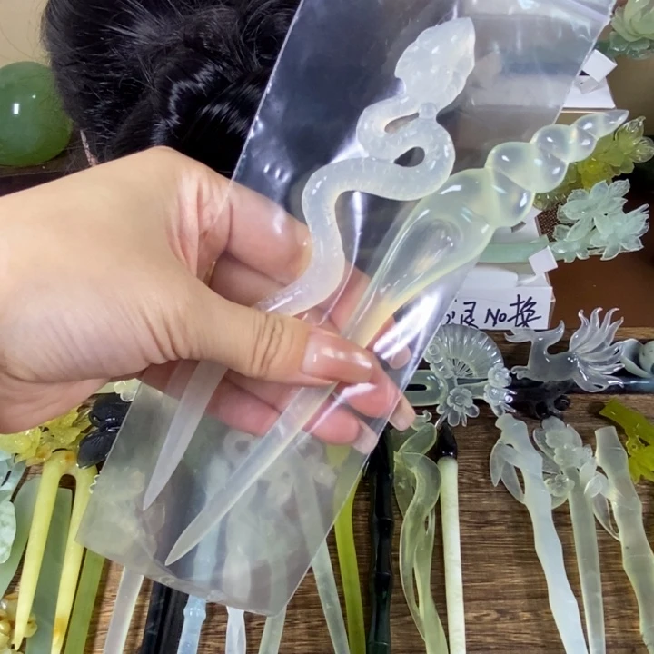 一***朵未镶嵌蛇纹石玉发饰