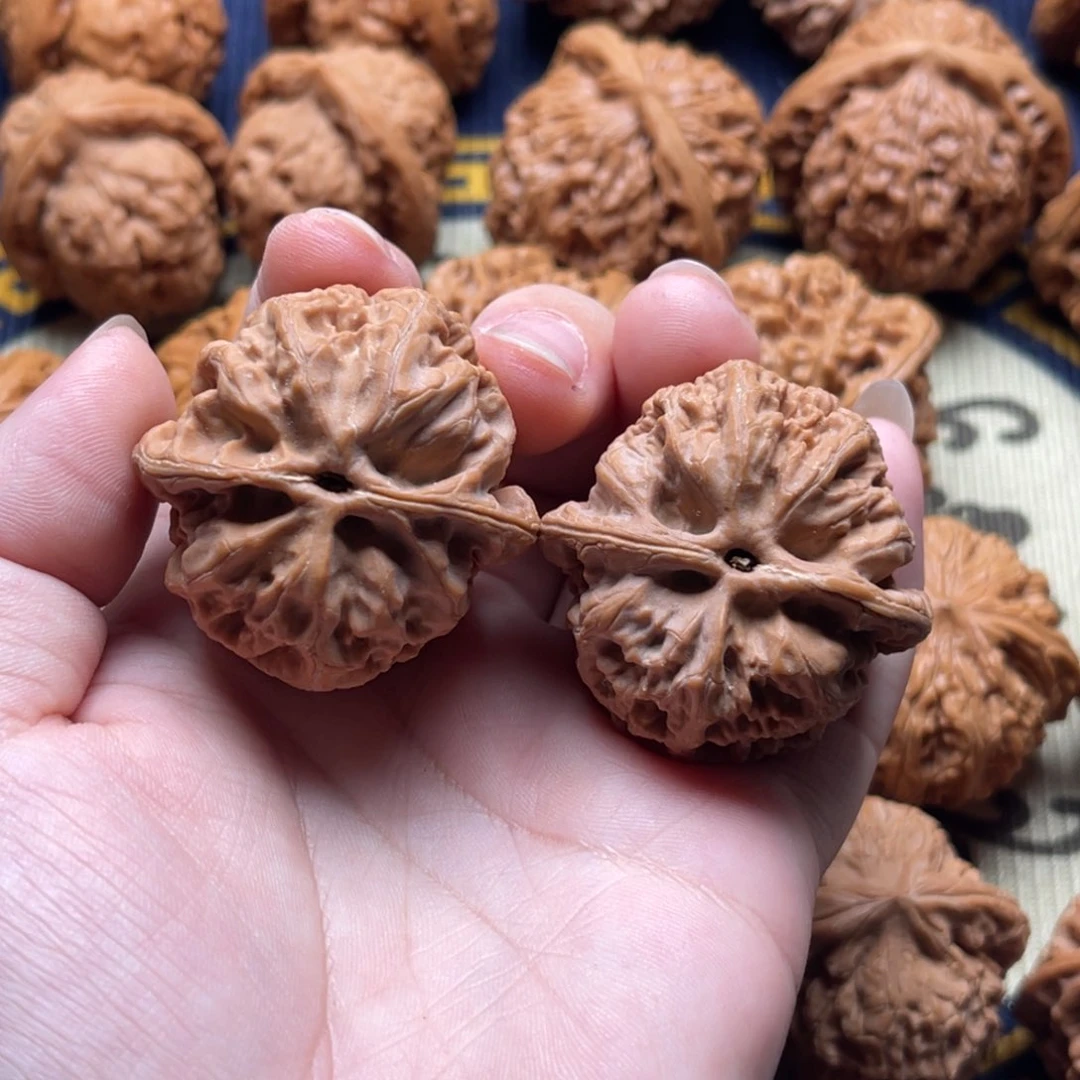 文玩核桃吊坠饕*雪狮39