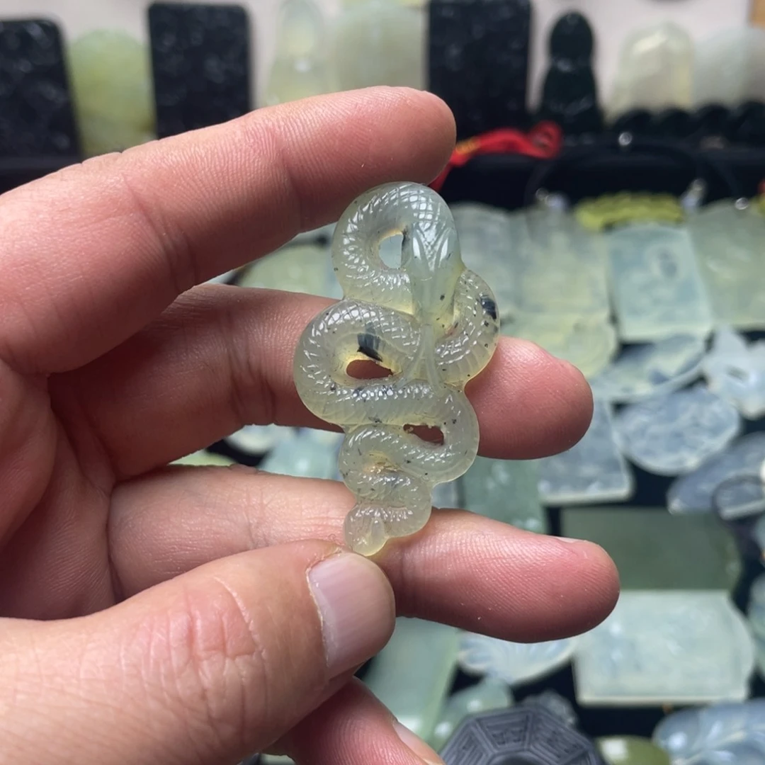 未镶嵌蛇纹石玉颈饰