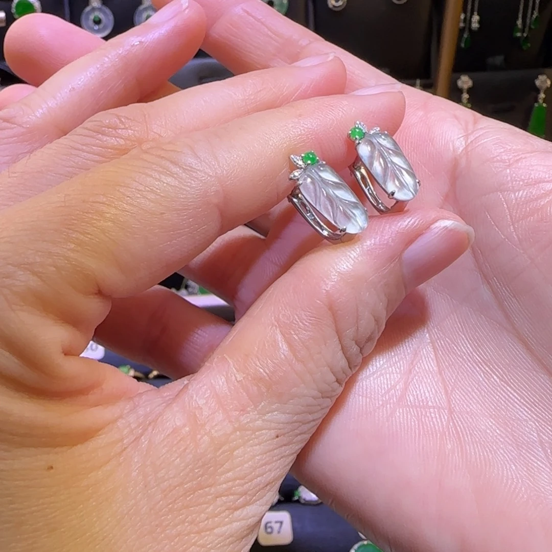 颈饰18K金镶嵌翡翠