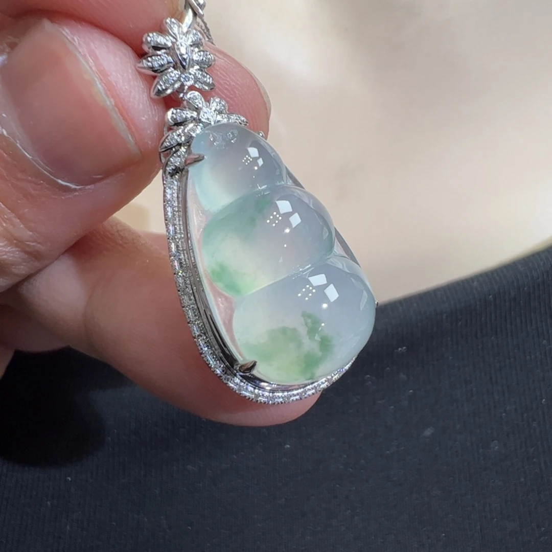 翡翠吊坠(不含链)18K金镶嵌