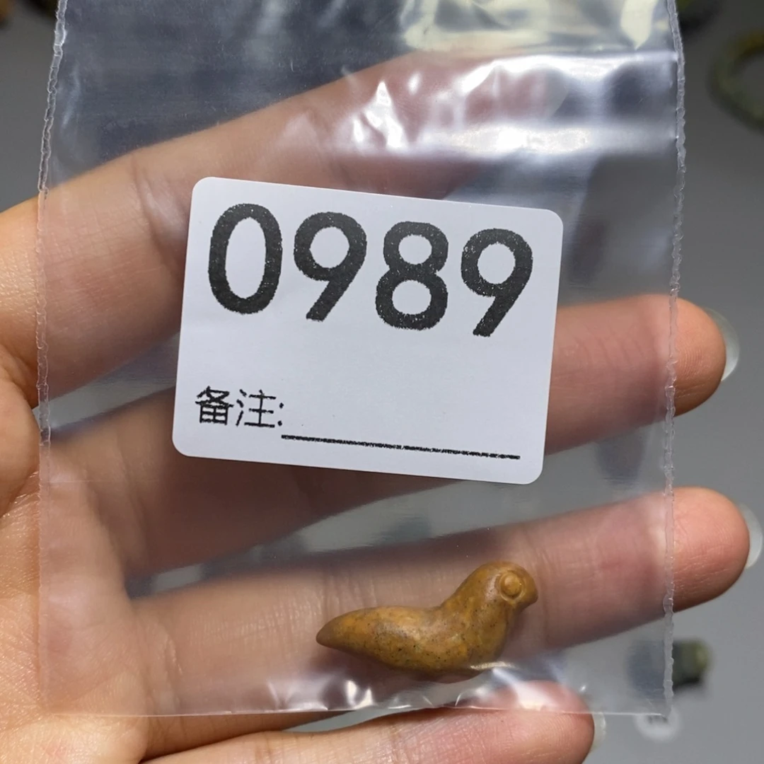 颈饰未镶嵌岫岩河磨玉（透闪石质玉）山****娃