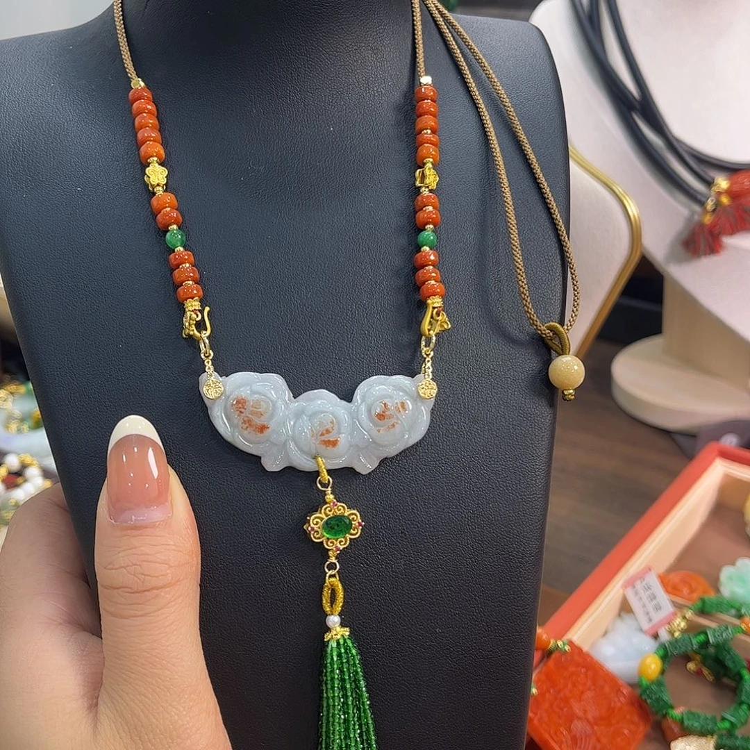 翡翠未镶嵌颈饰炸