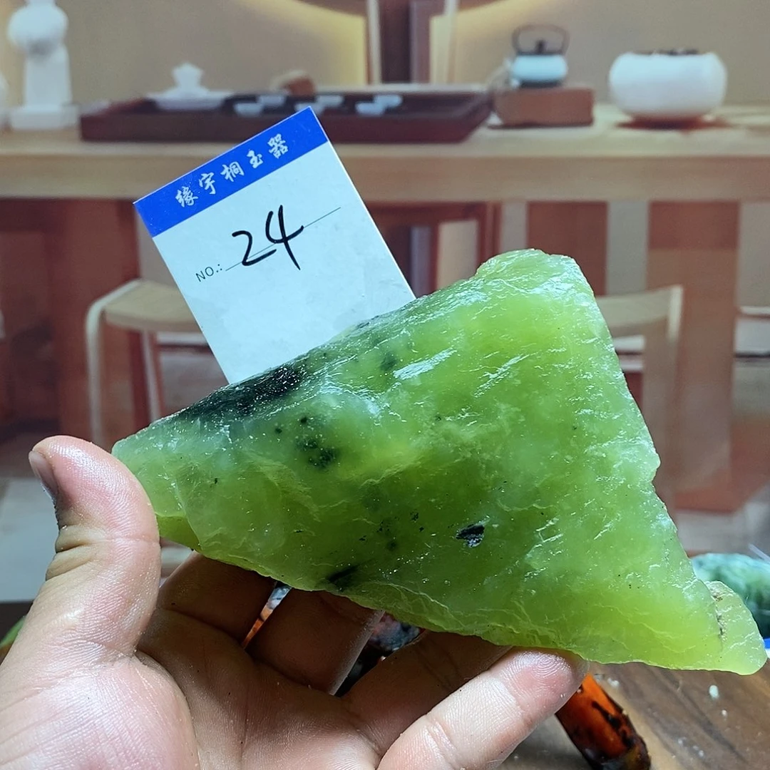 蛇纹石玉原石未镶嵌