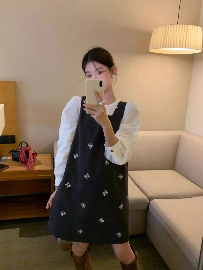 法式富家千金减龄套装蝴蝶结刺绣背心连衣裙女秋季长袖衬衫两件套