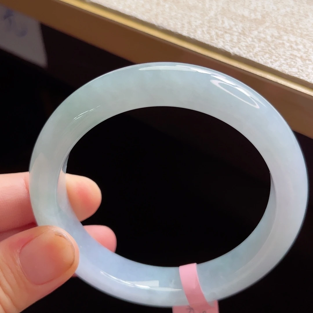 翡翠手镯未镶嵌手镯