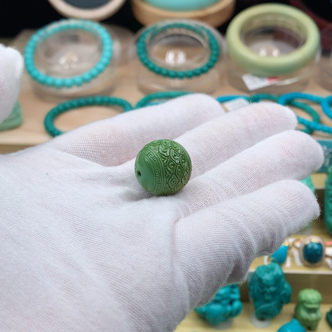 绿松石颈饰未镶嵌