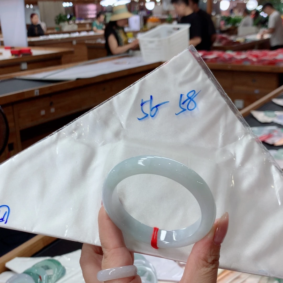 翡翠未镶嵌手镯48小时鉴赏