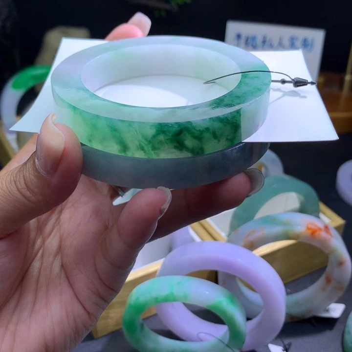 定制翡翠未镶嵌翡翠手镯