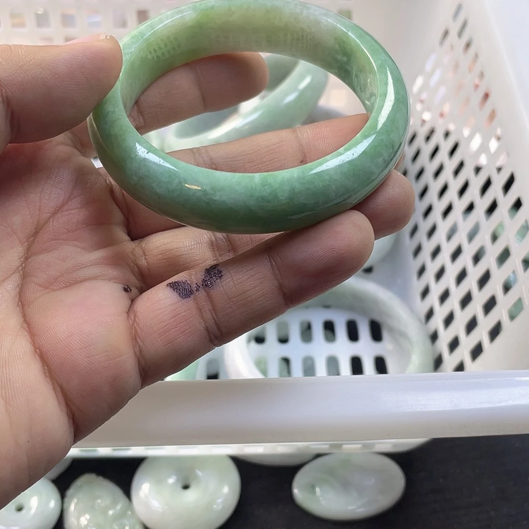 翡翠未镶嵌颈饰57