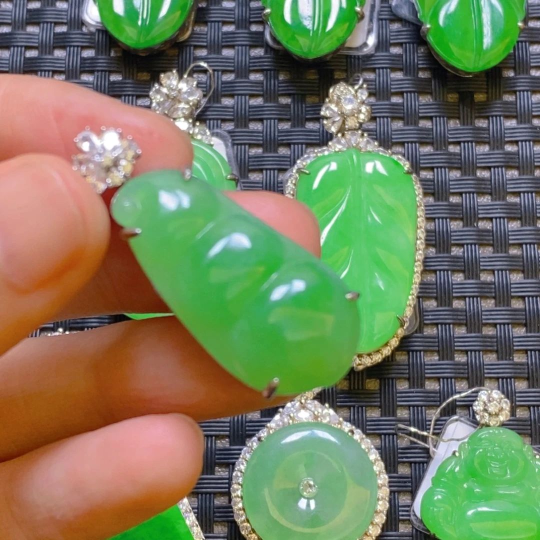 翡翠颈饰银S925镶嵌吊坠