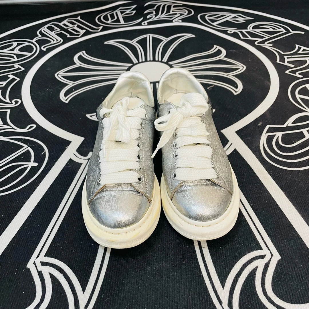 95新 YSL/圣罗兰 银色限量款板鞋36.5码YSC0090