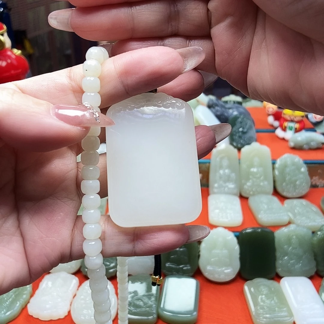 颈饰未镶嵌和田玉腾*