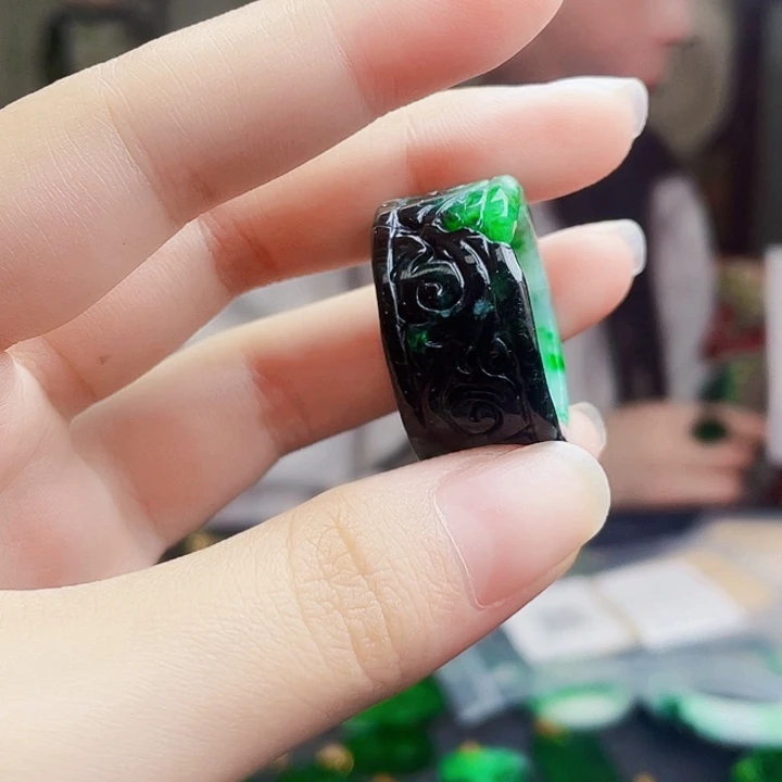 颈饰未镶嵌翡翠多样性