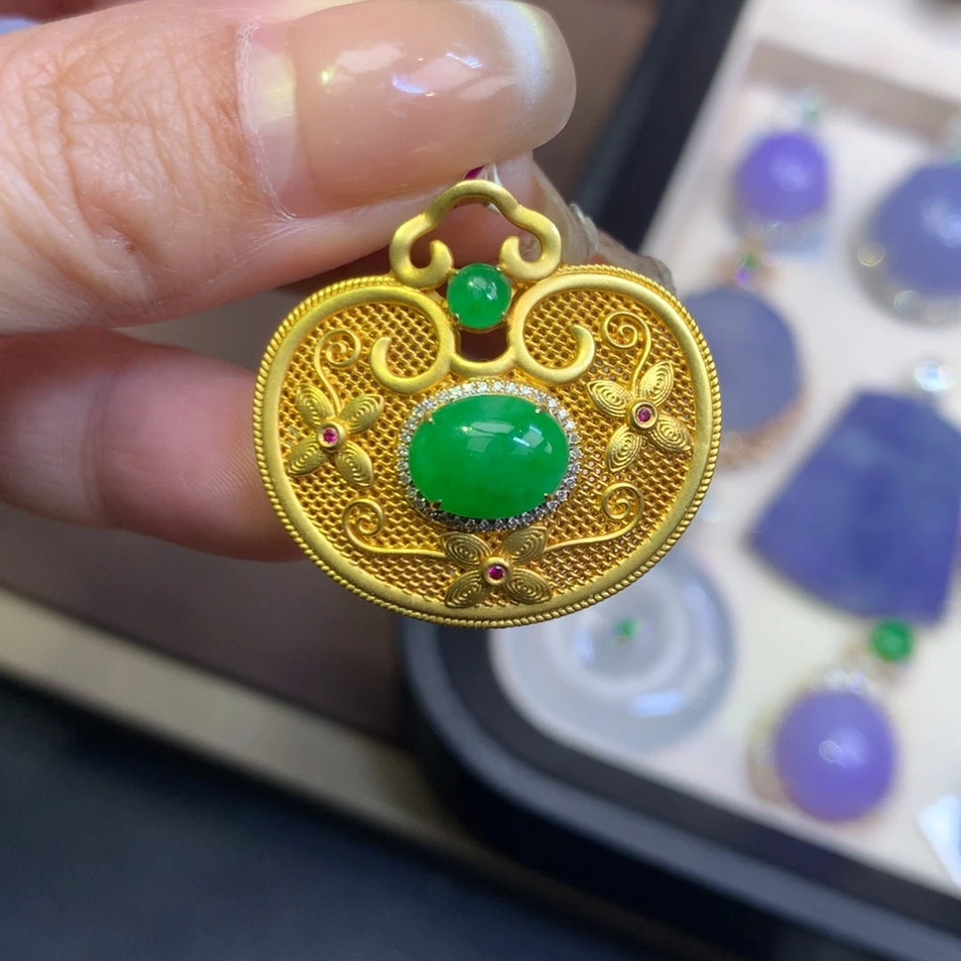 翡翠18K金镶嵌颈饰