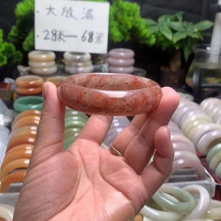 石英质玉（佘太翠）未镶嵌手镯56.7