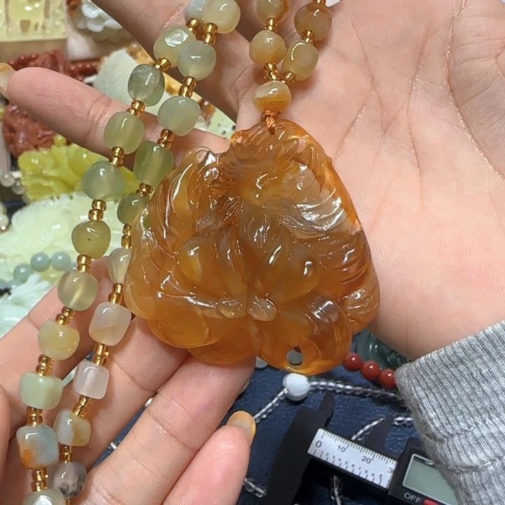 未镶嵌蛇纹石玉吊坠