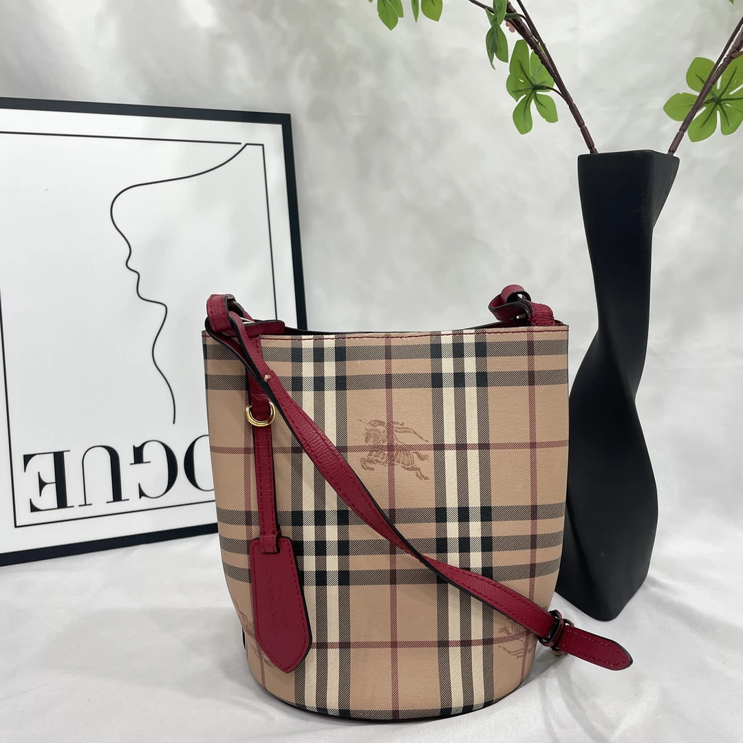 95新 BURBERRY/博柏利 水桶单肩斜挎包/15088