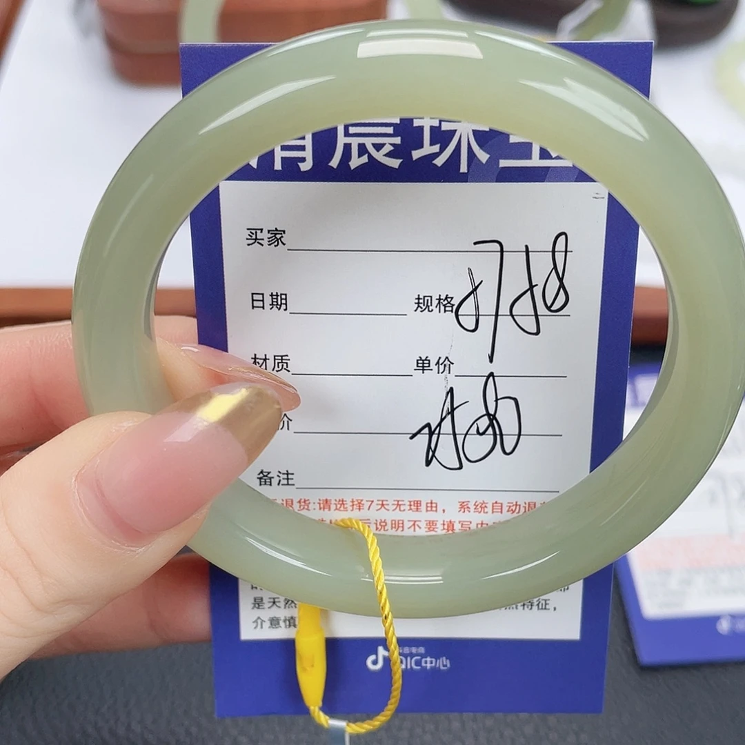 和田玉未镶嵌手镯