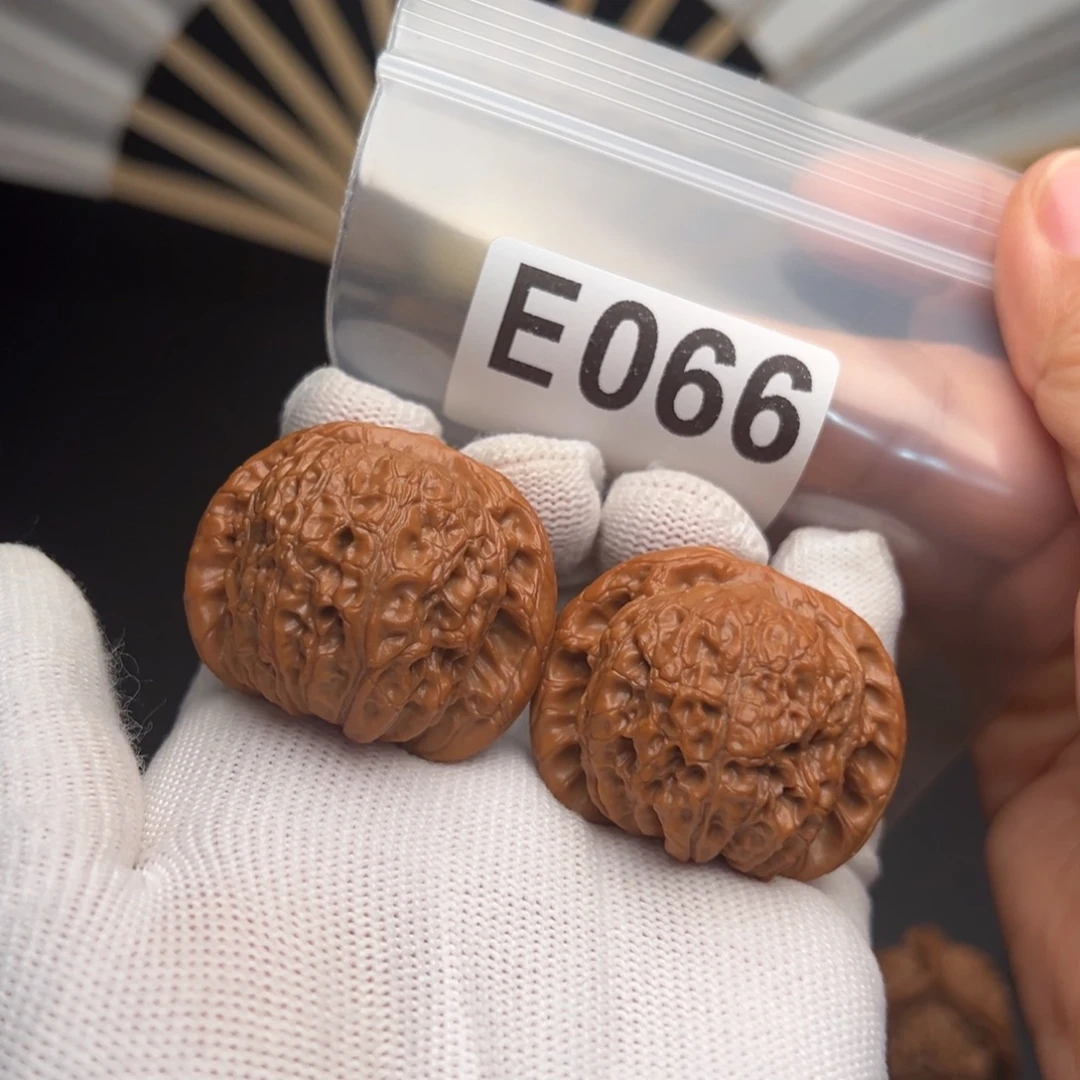 李***金吊坠桃核E066血麒麟38