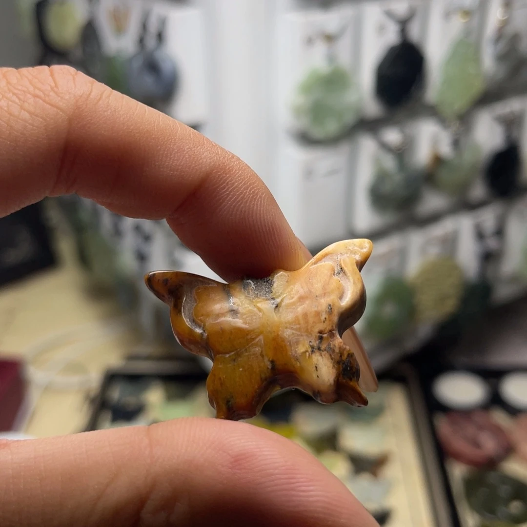 岫玉未镶嵌颈饰姬*蝴蝶
