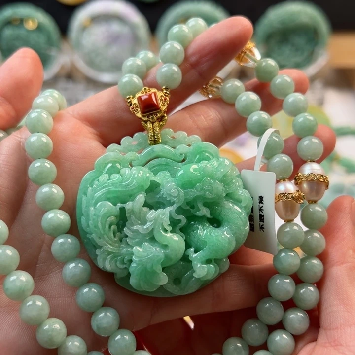 颈饰未镶嵌翡翠吊坠