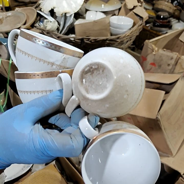 摆件盘子碗茶壶啥都有